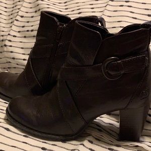 Born booties dark brown